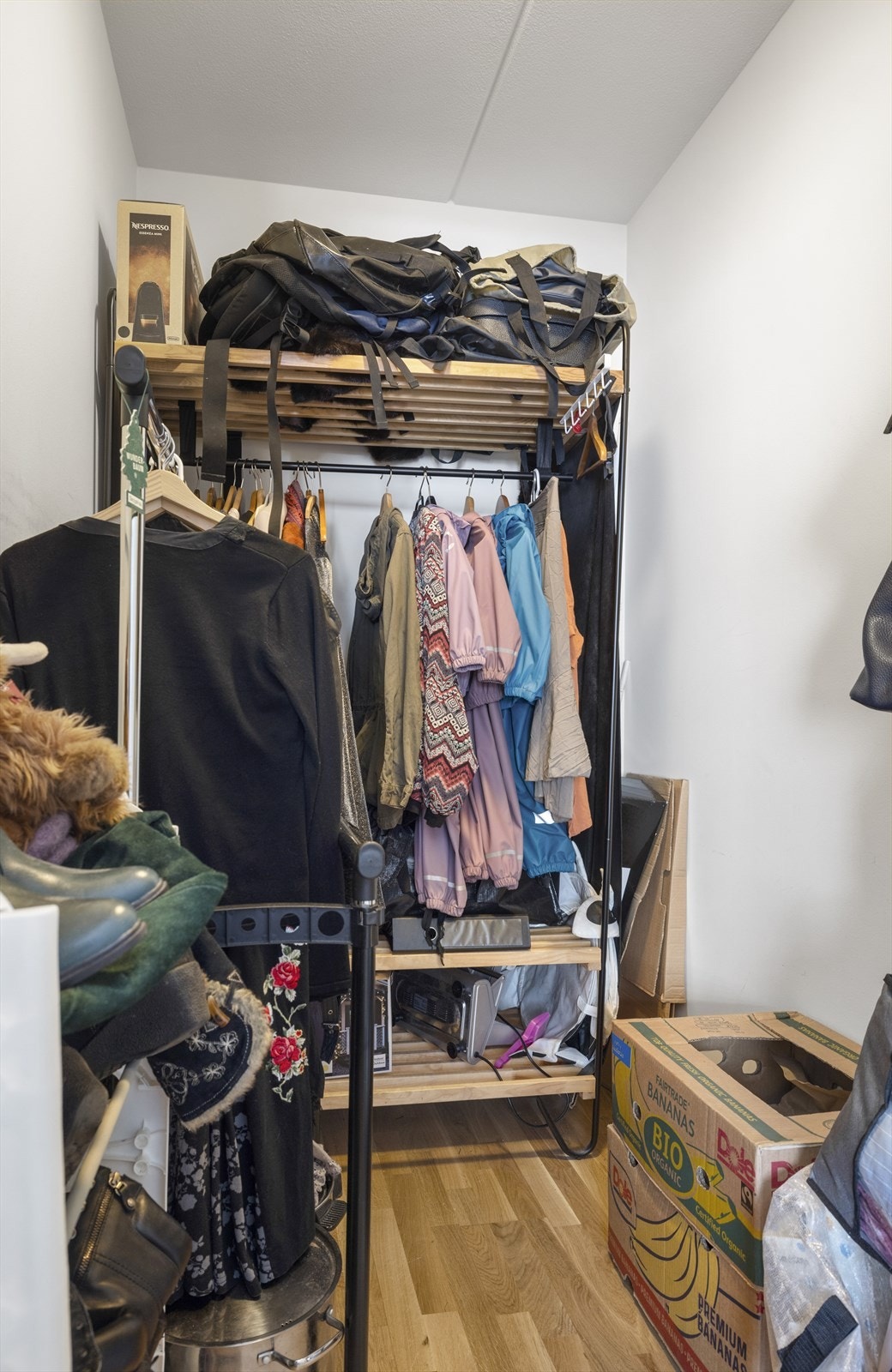 på 2,9 kvm med god plass til klær til både han og henne. Galleribilde