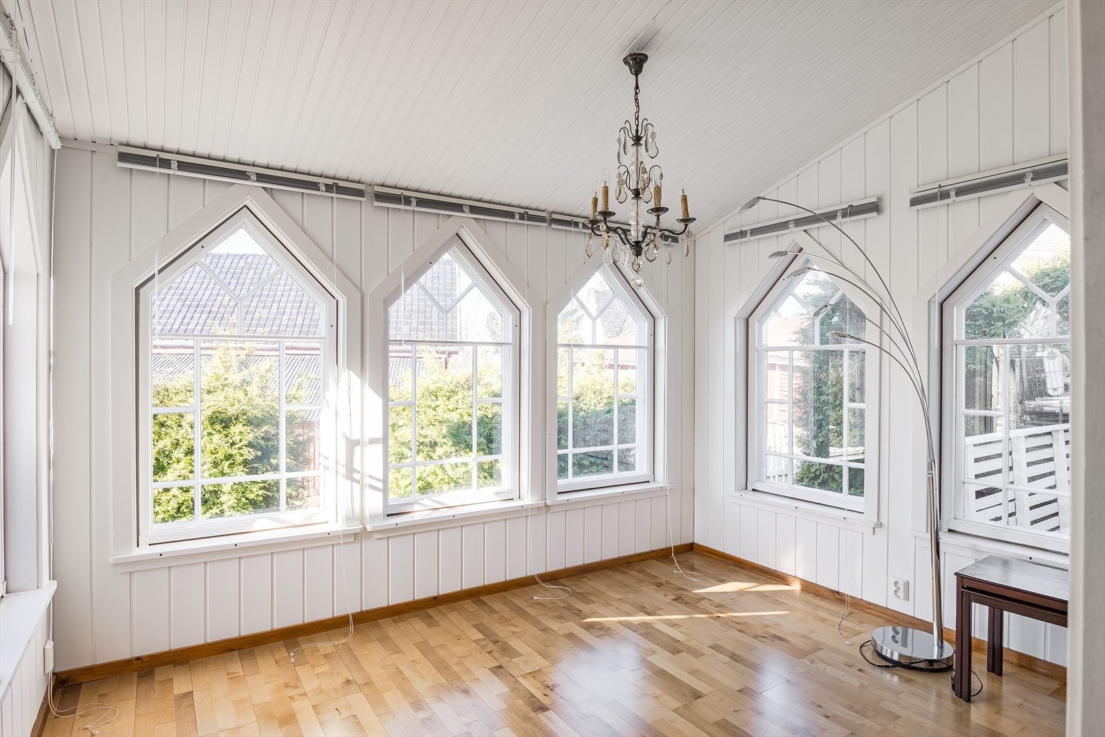 Den hyggelige vinterhagen har plass for møblering, og er en fin forlengelse av stuerommet. Galleribilde