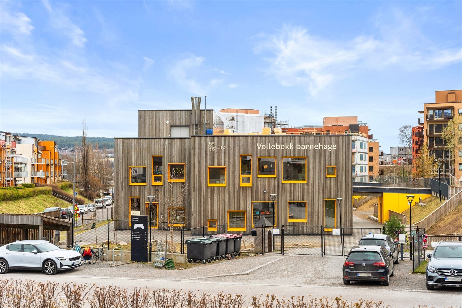 Det er flere skoler og barnehager som er en kort gange unna boligen, nærmeste er Vollebekk skole som er min unna. Galleribilde