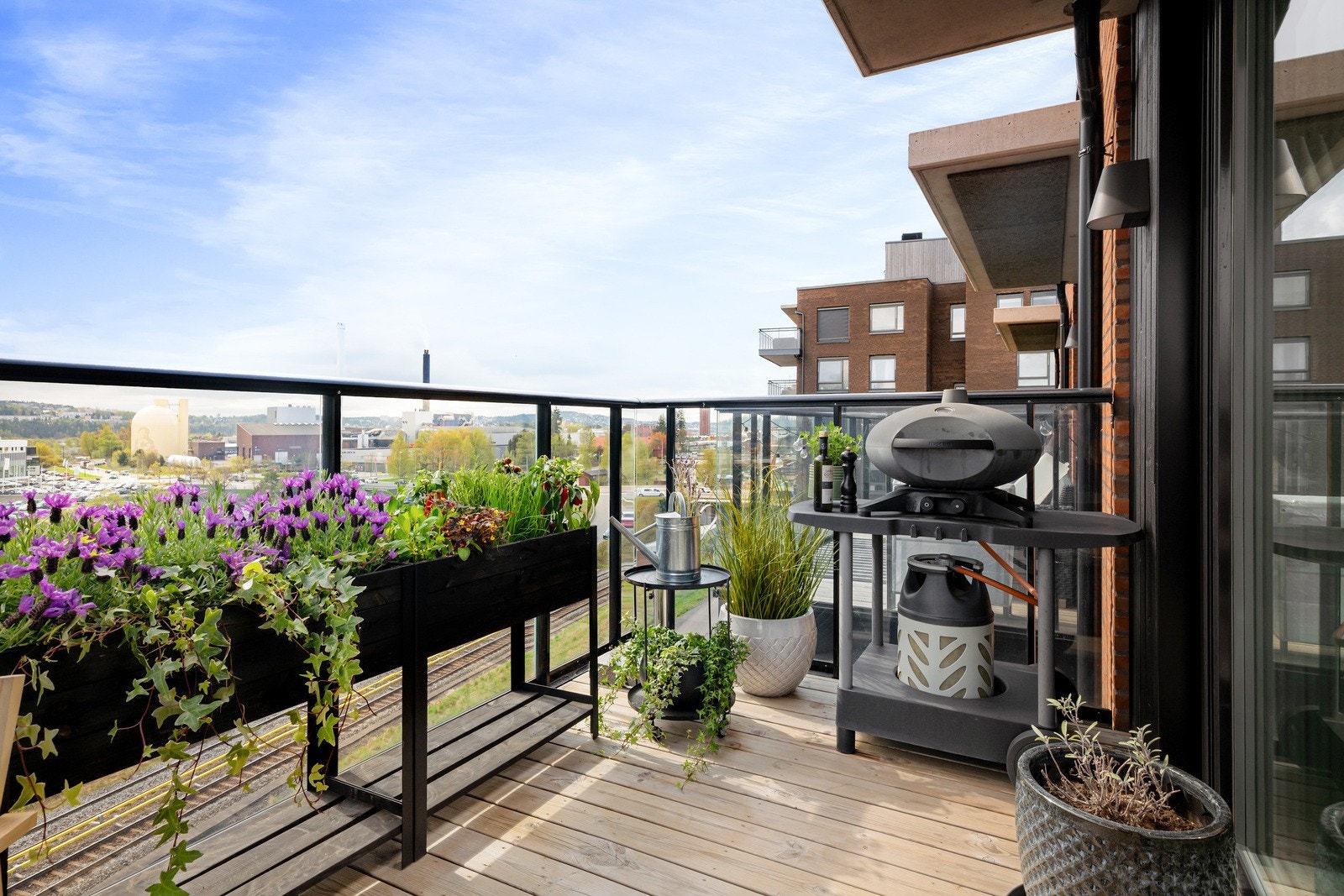 Det er tillatt med gassgrill på balkongen. Galleribilde