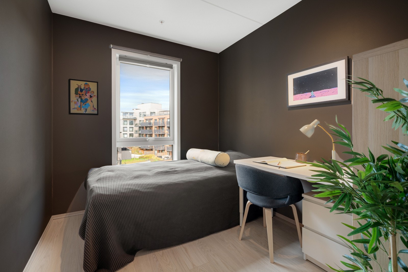 Soverom III gir god plass til pult, seng og garderobeløsning. Galleribilde