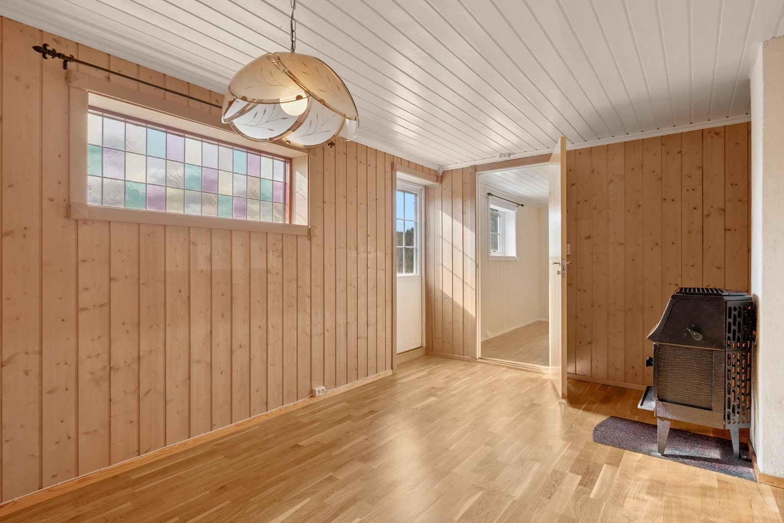 Koselig kjellerstue -(Se mer utfyllende informasjon angående lovlighet under punktet "ferdigattest/brukstillatelse" i salgsoppgaven) Galleribilde