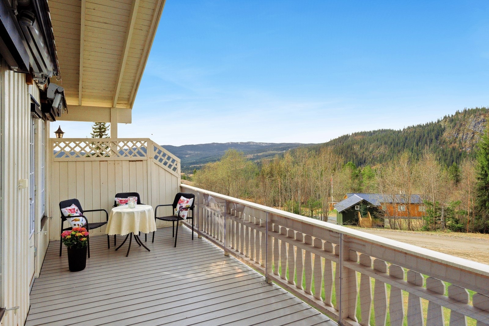 Sør-vestvendt terrasse - perfekt sted for å nyte solen. Galleribilde