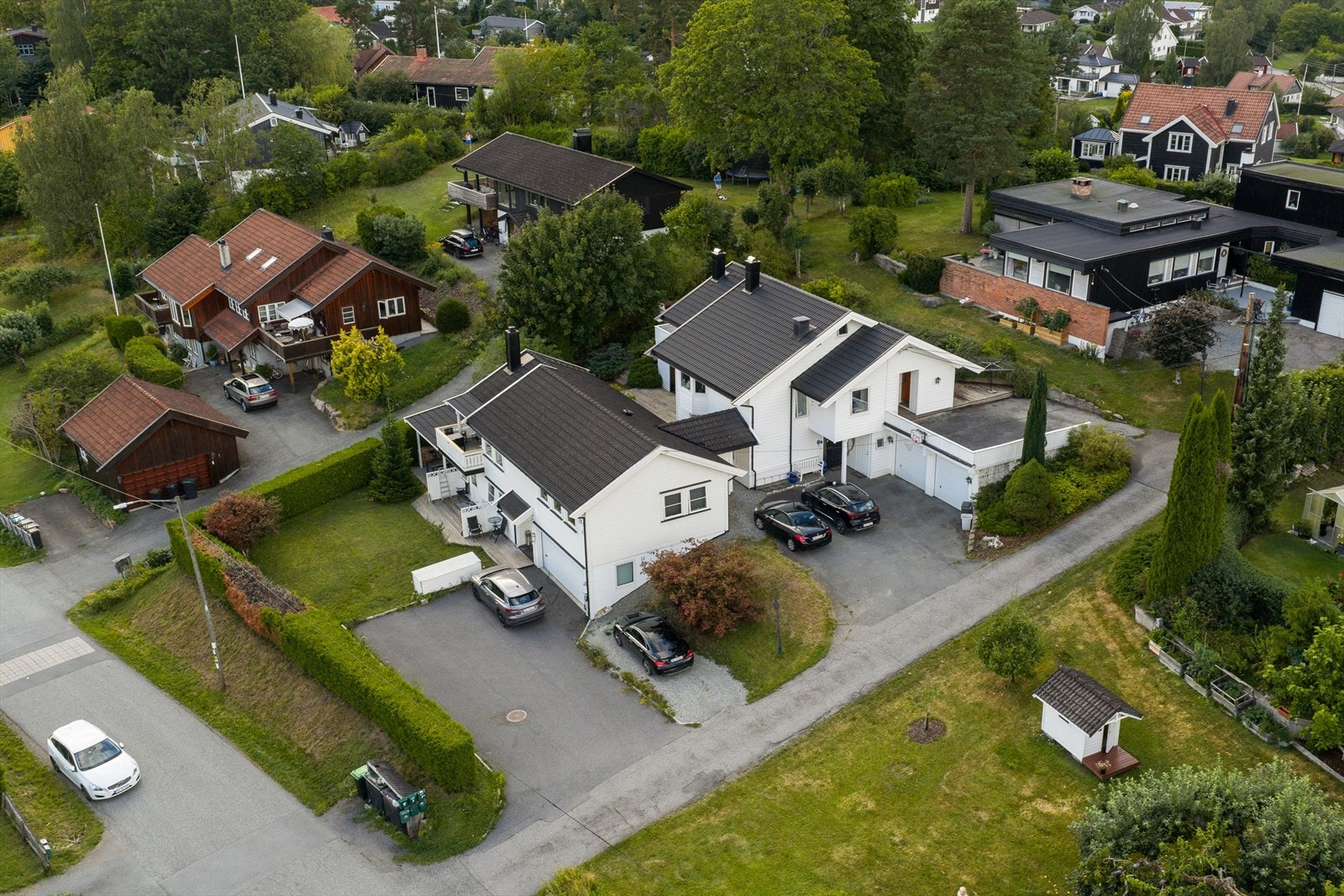 Her bor du du rolige og familievennlige omgivelser, samtidig som det er meget sentralt til "alt" en trenger i hverdagen. Galleribilde