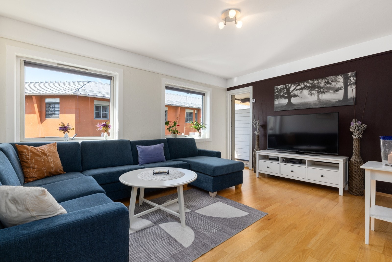 Stue med møbleringsmuligheter. Galleribilde