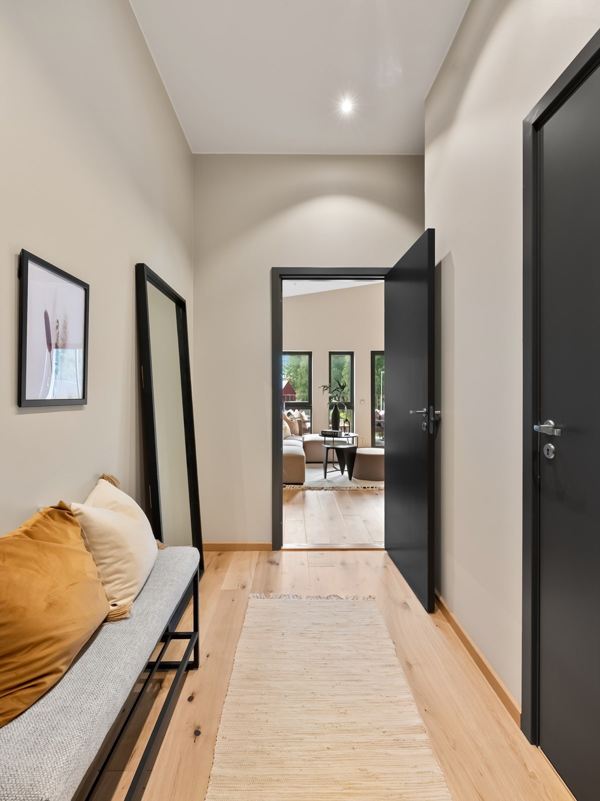 Entre med plass til oppbevaring Galleribilde