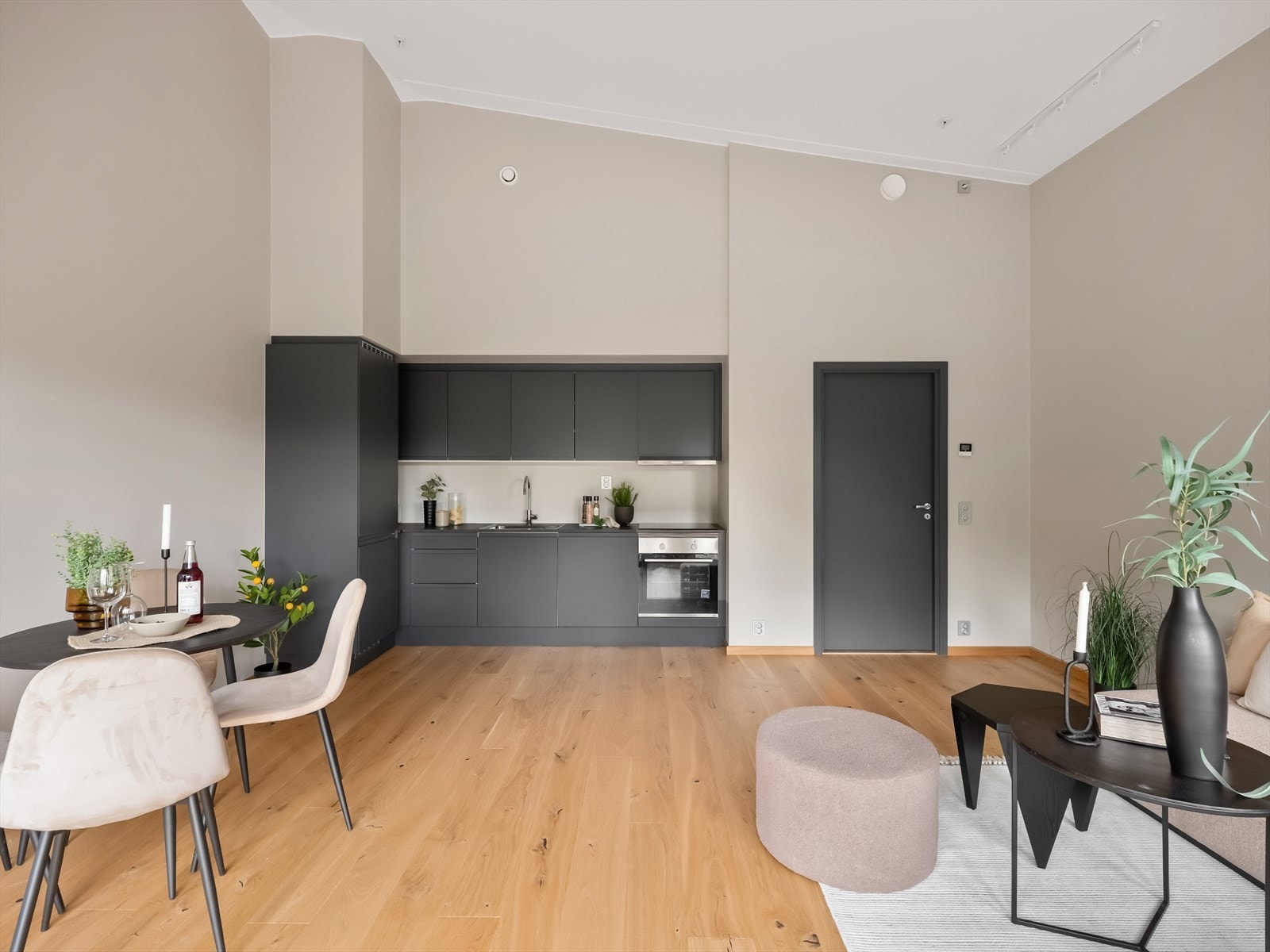 Kjøkken med integrerte hvitevarer Galleribilde