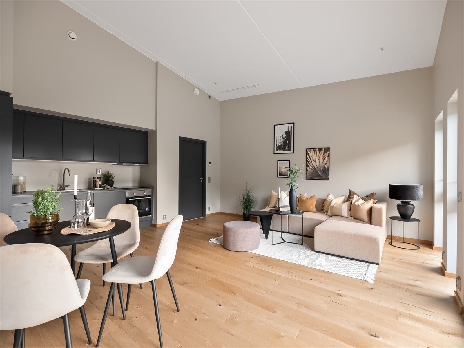 Stue og kjøkken Galleribilde