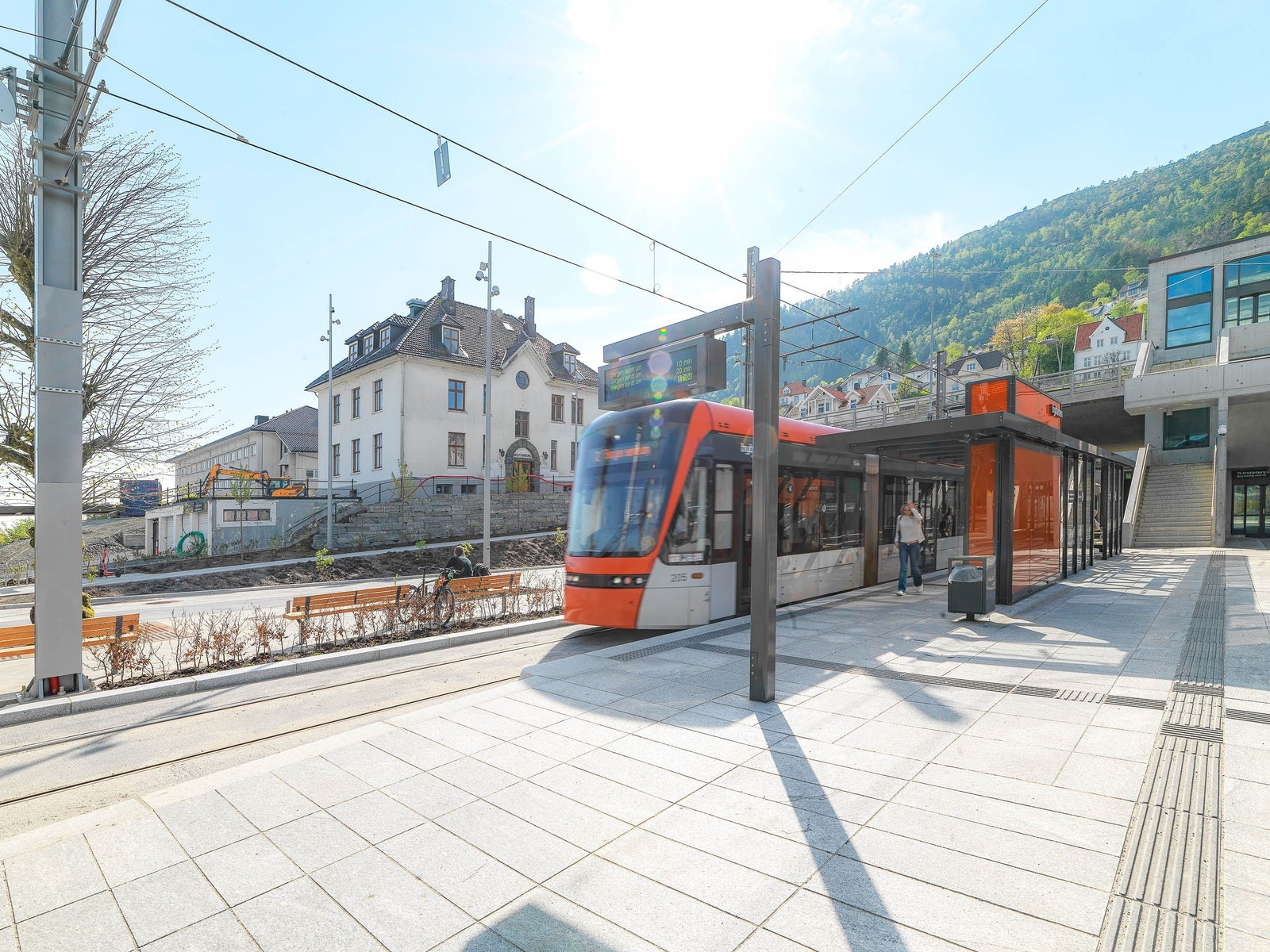 Bybanestopp 50 meter unna Galleribilde