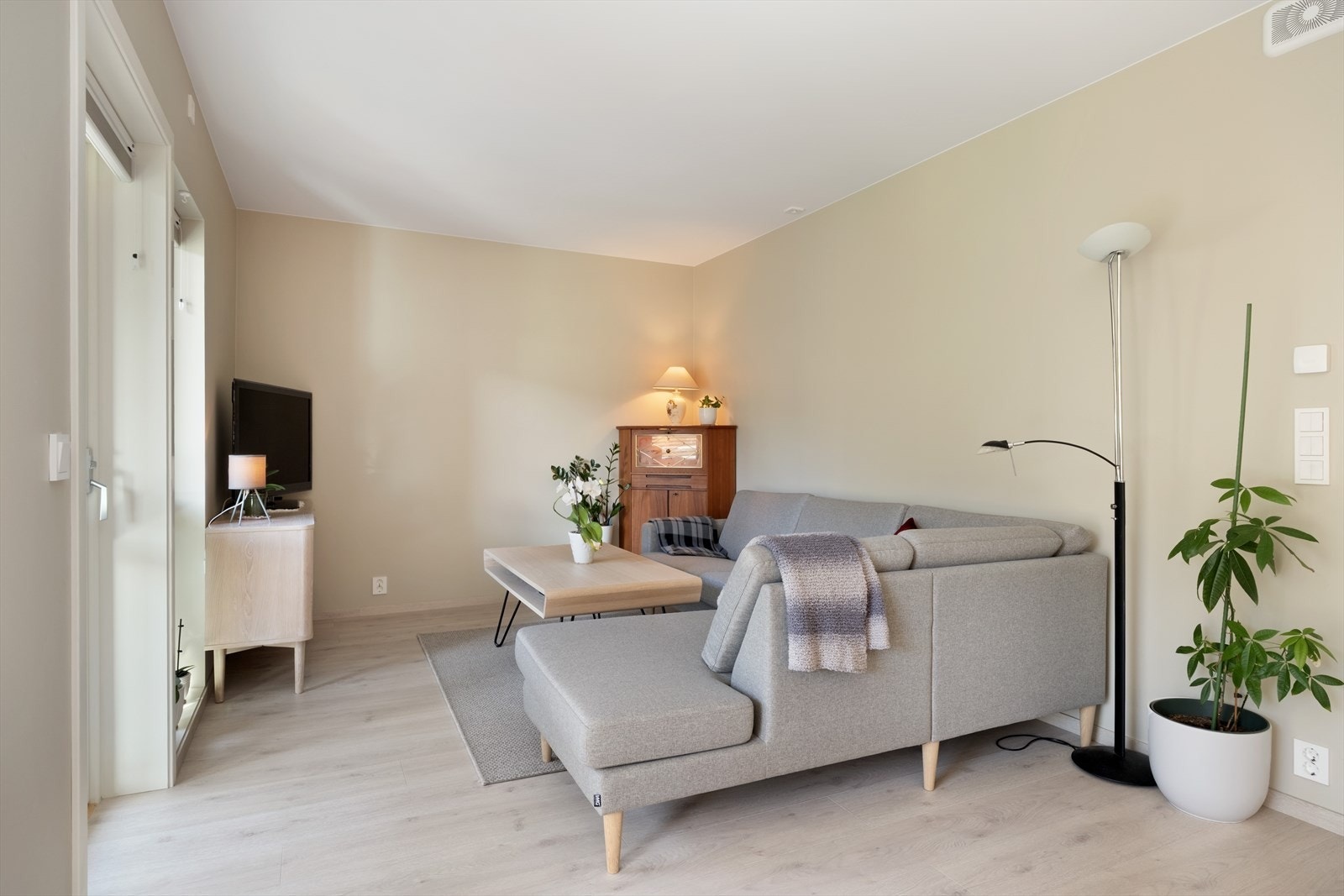 Sofakrok med plass til ønskja møblering. Galleribilde