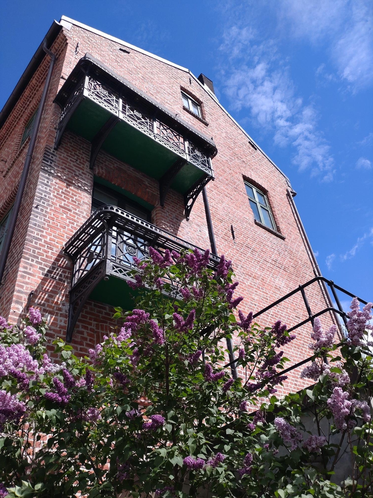 Detaljer fra fasaden på Direktørboligen Galleribilde