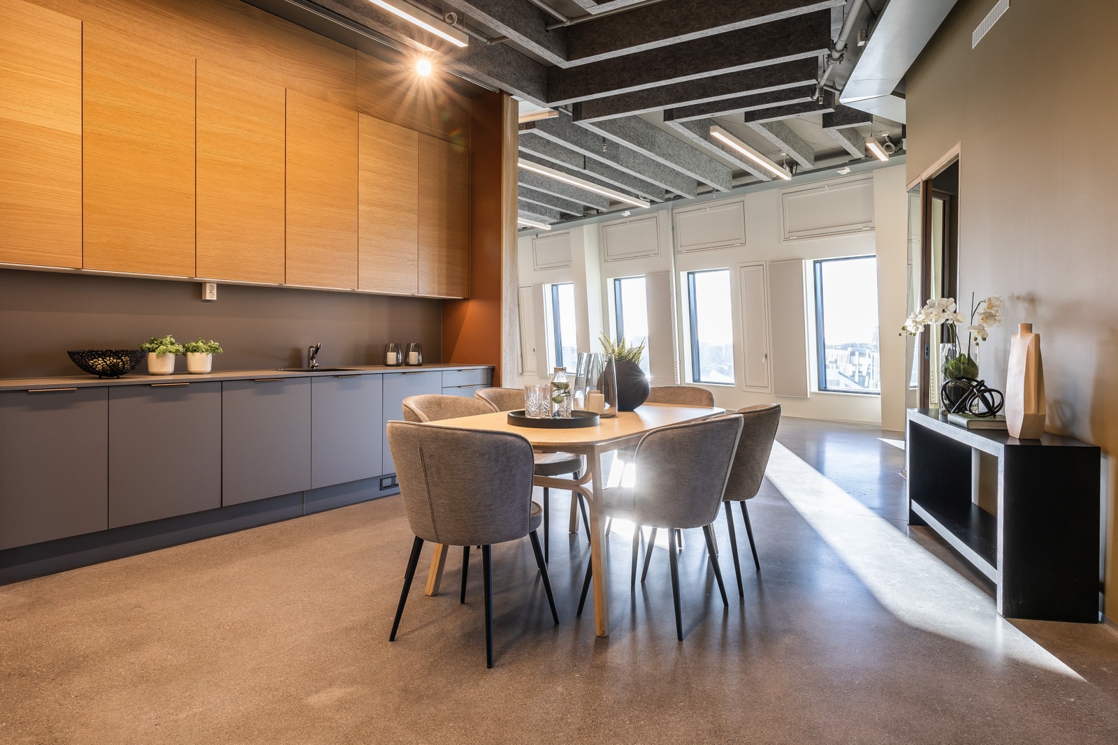 Midlertidig møblering for å vise forslag til utforming i 6. etg Galleribilde