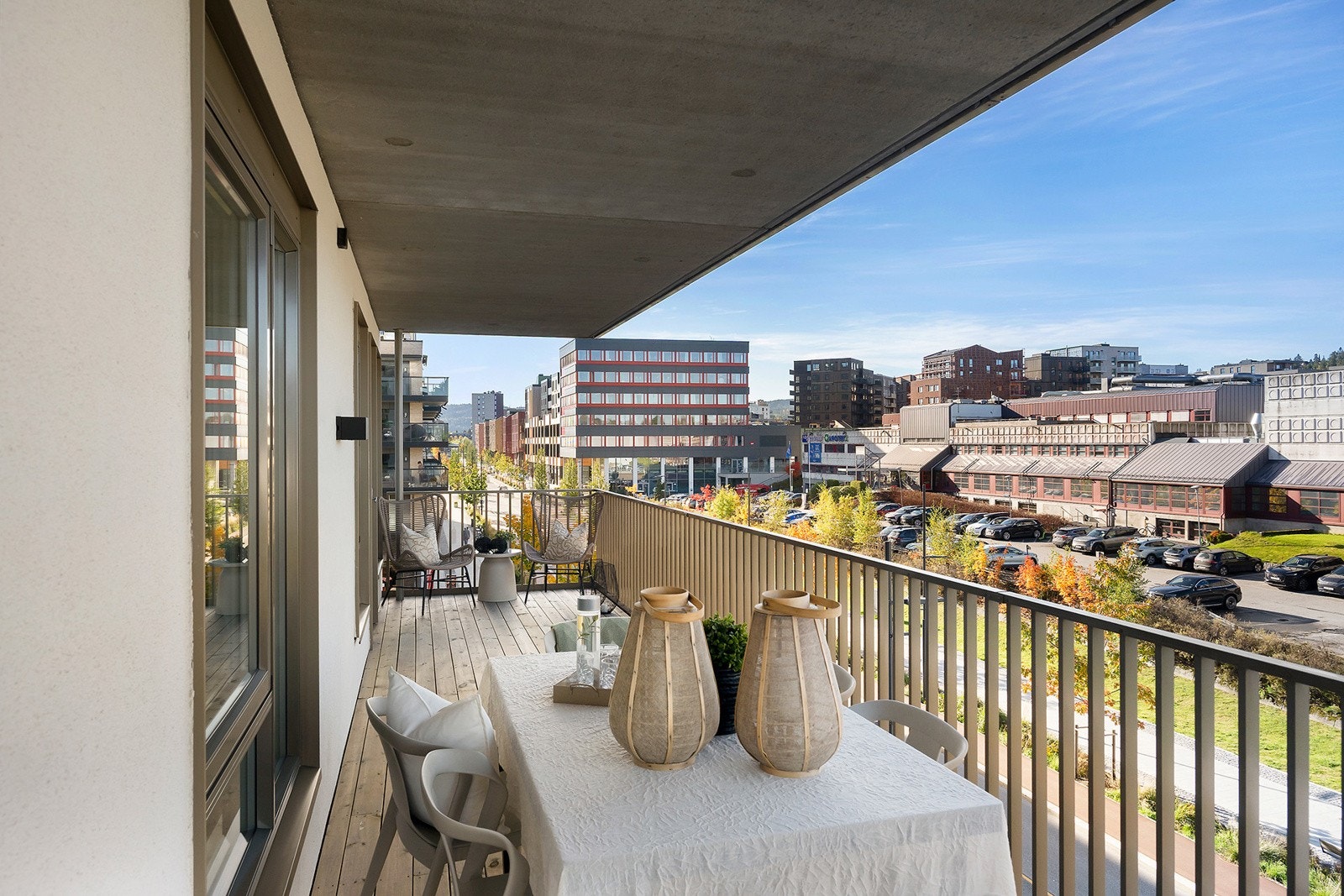 Balkong på 21m² som vender mot Skårersletta. Galleribilde