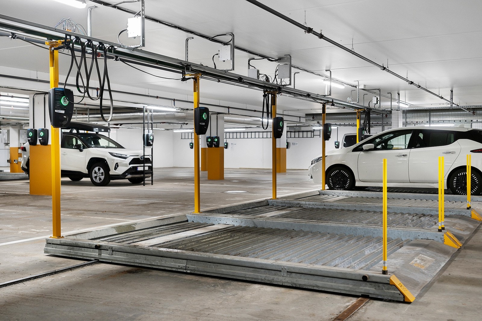 Leiligheten disponerer en garasjeplass med ladepunkt. Galleribilde