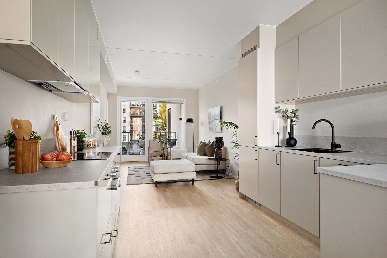 Fra stue/kjøkken er det utgang til balkong på begge sider. Galleribilde