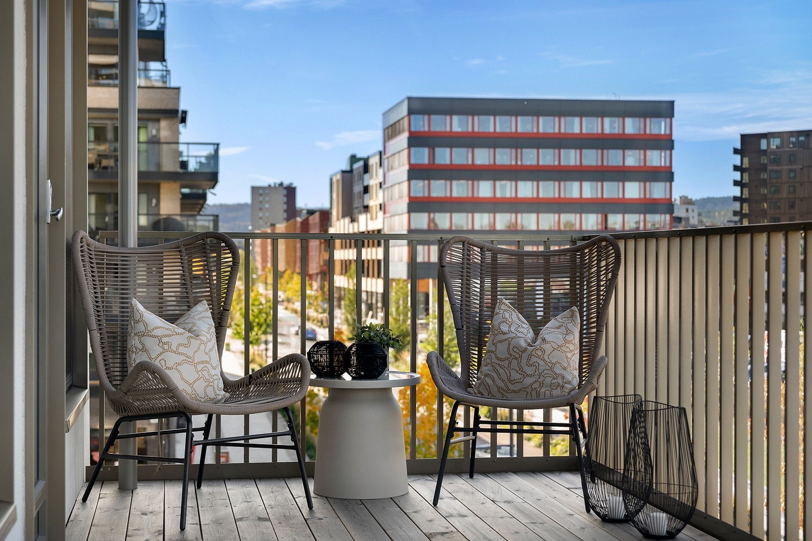 Balkong på 21m² som vender mot Skårersletta. Galleribilde