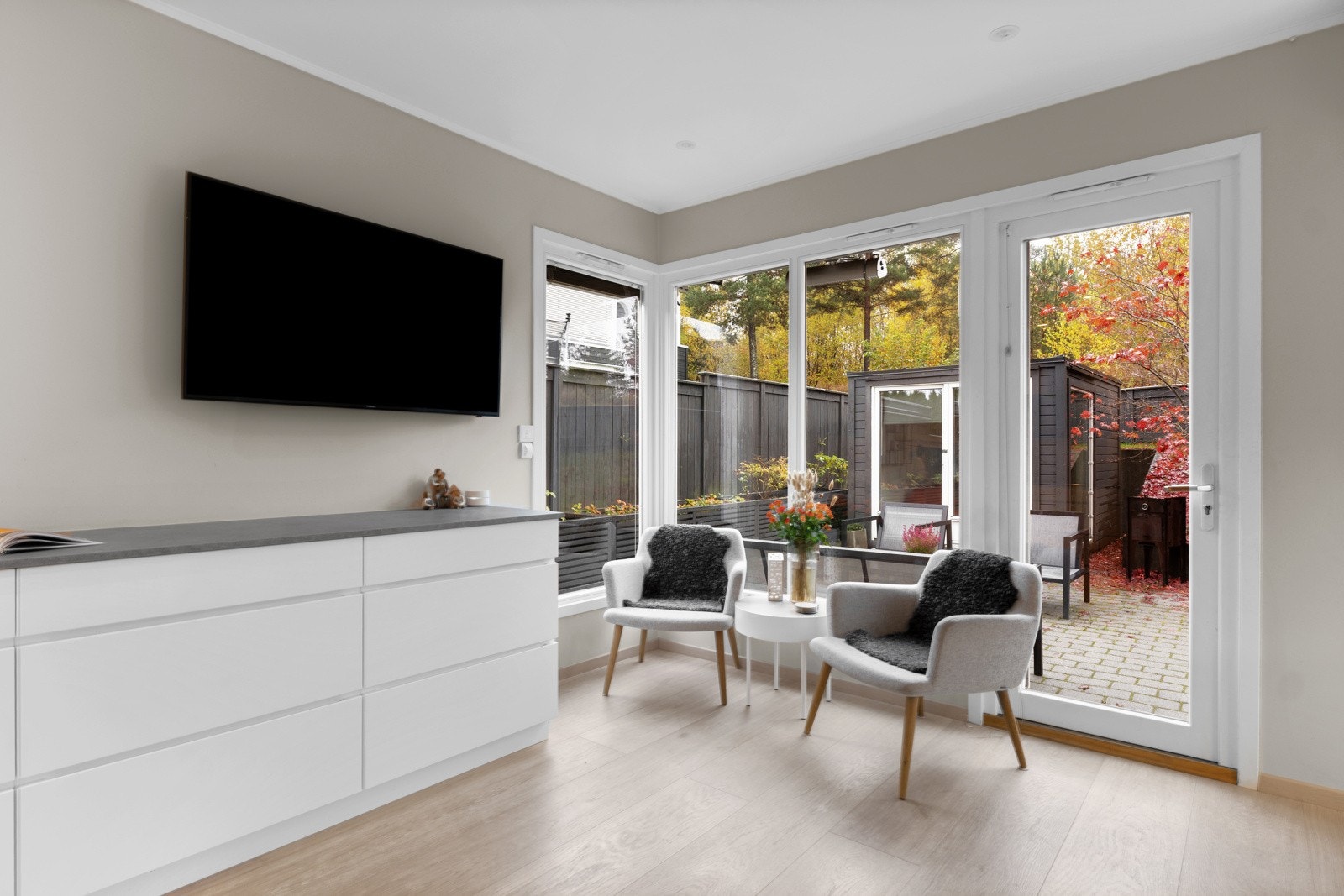 Gjennomtenkt kjøkken med estetiske og funksjonelle kvaliteter Galleribilde