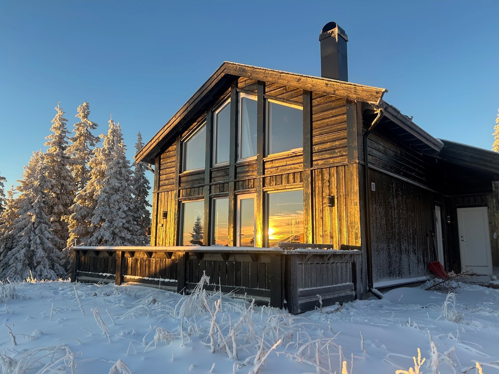 Dette er en innholdsrik fritidsbolig med en god planløsning fordelt over to etasjer. Galleribilde