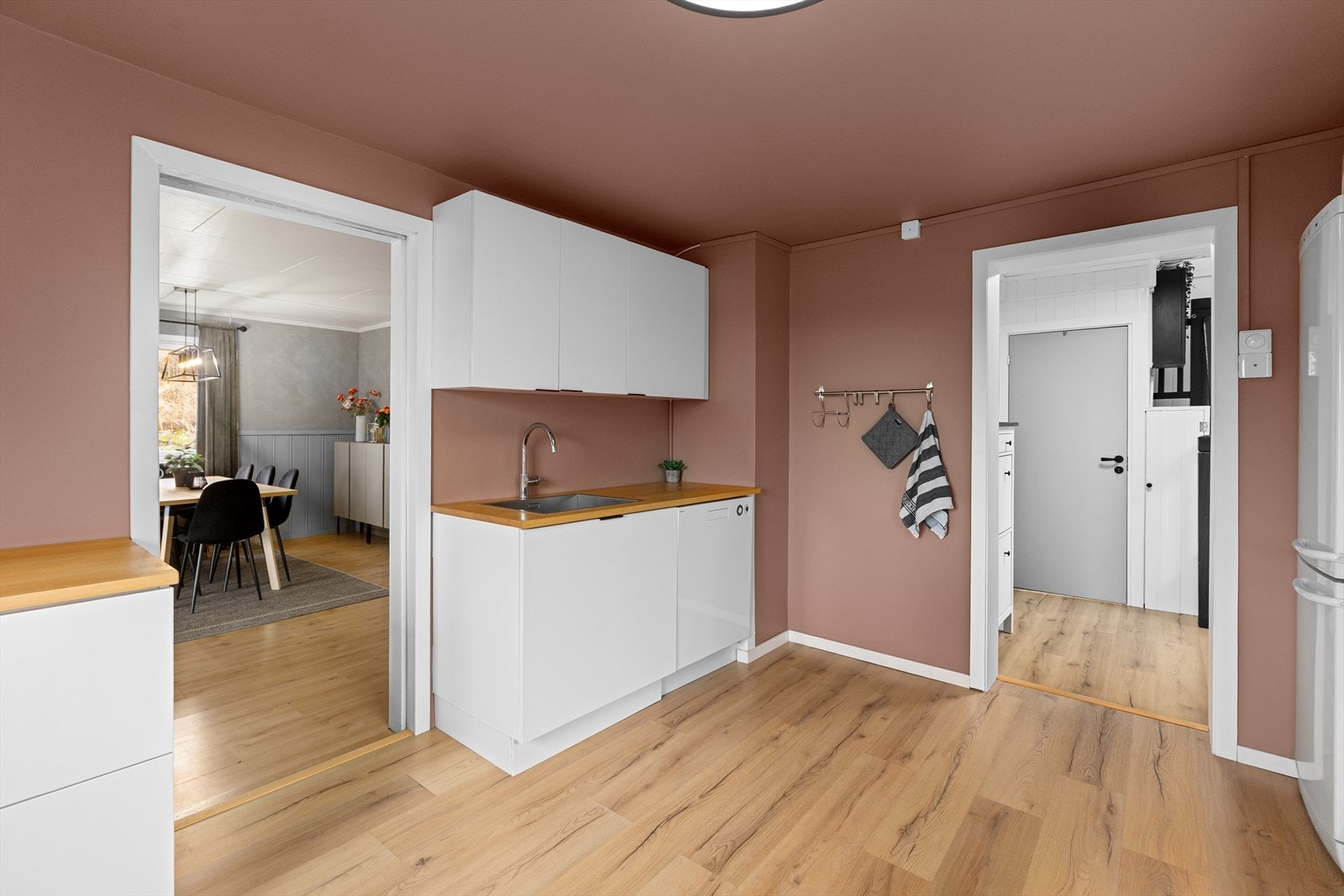 Ifbm kjøkkenoppussingen ble det avstivet og lagt nytt gulv Galleribilde