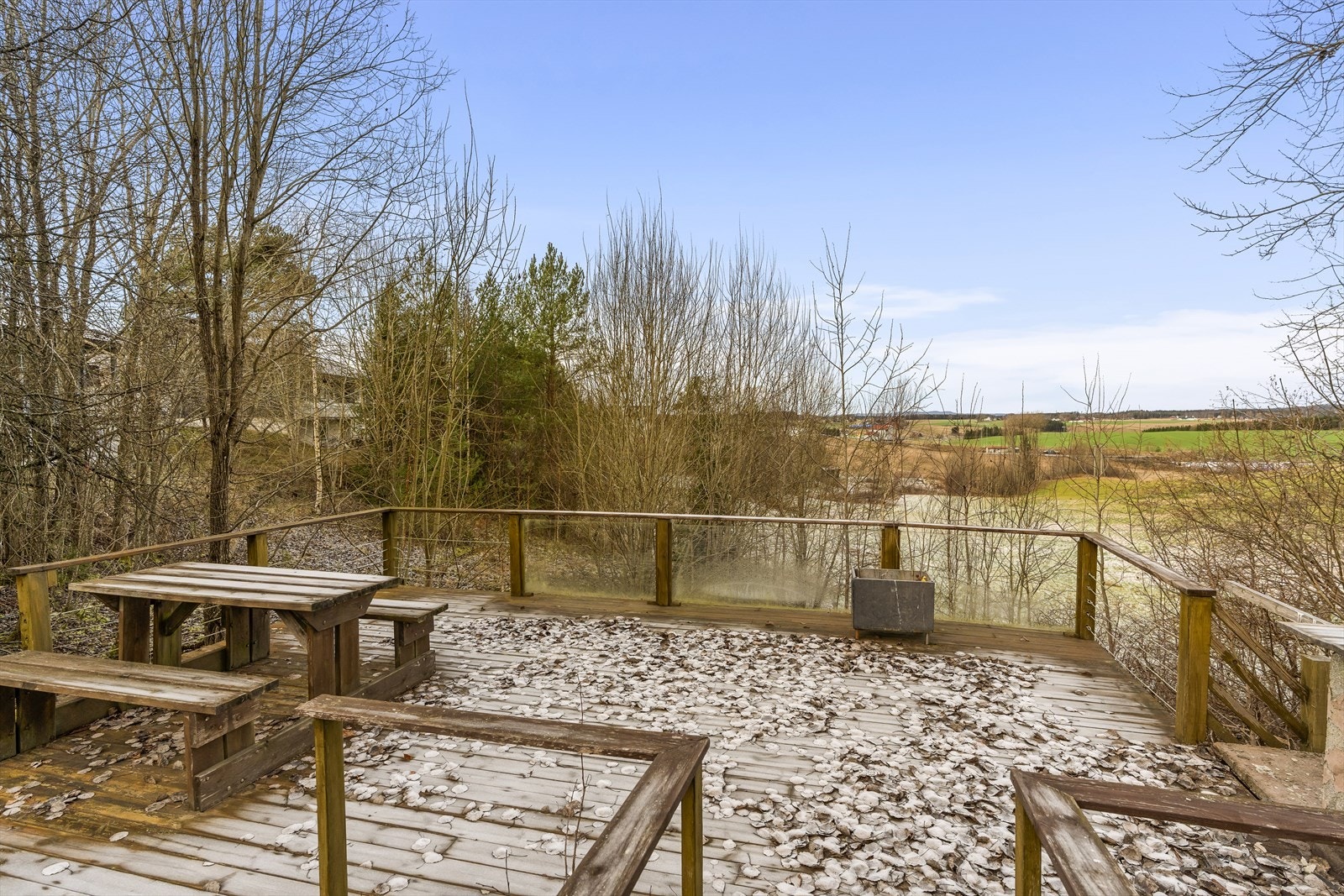 Deler av terrassen ligger utenfor tomtegrense. Galleribilde