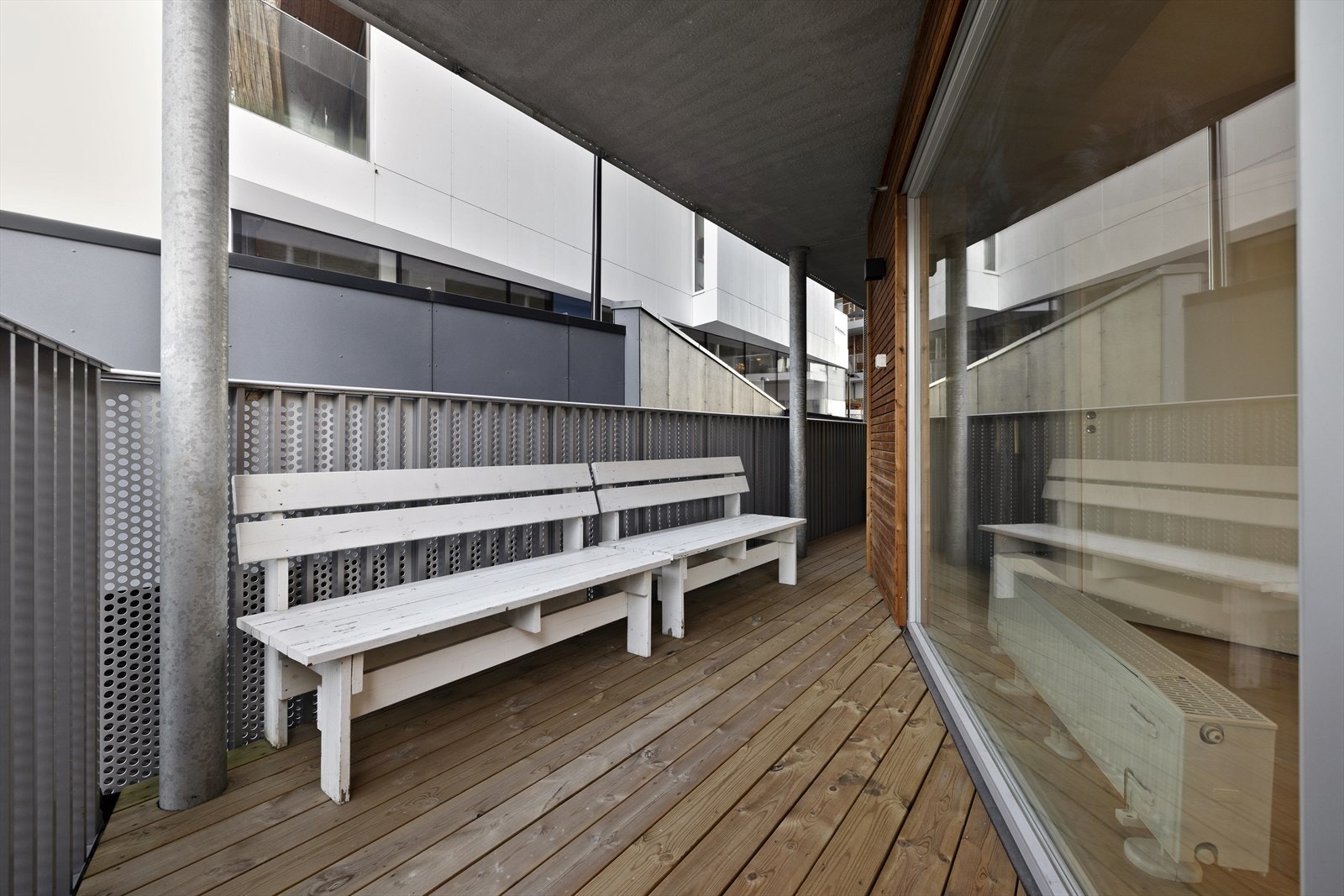 Her kan du plassere grill, sittemøbler og uteplanter. Galleribilde