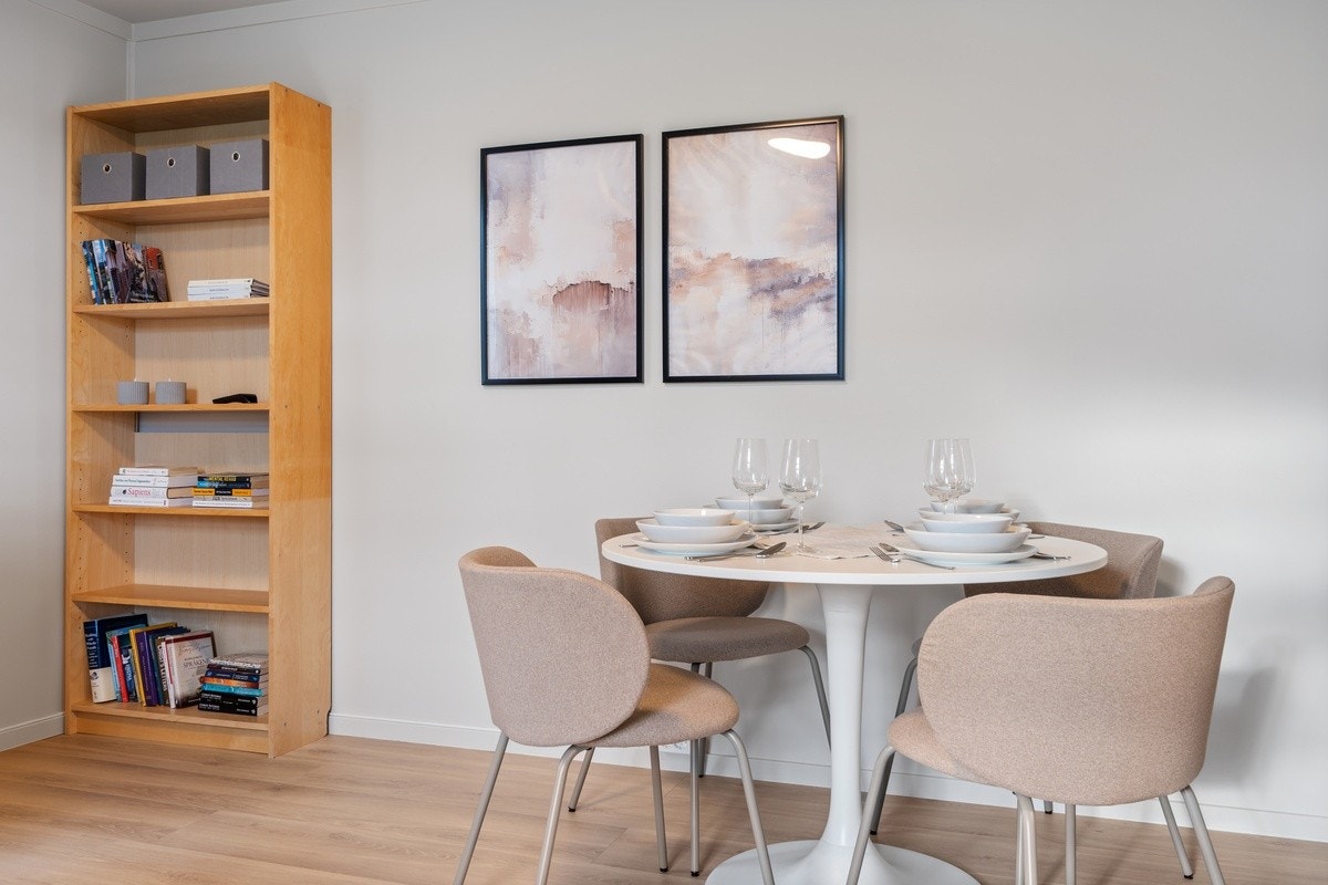 Spiseplass i Stua Galleribilde