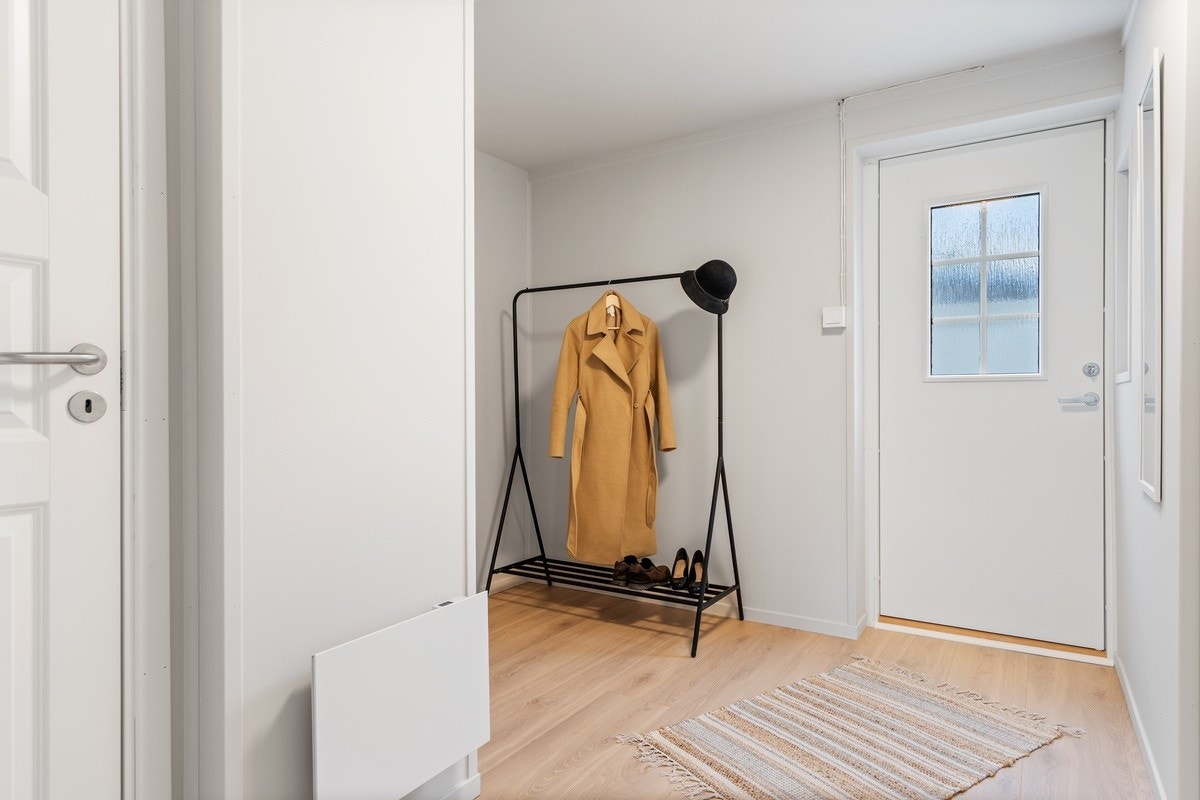 Entrè - god plass til å henge fra seg yttertøy Galleribilde