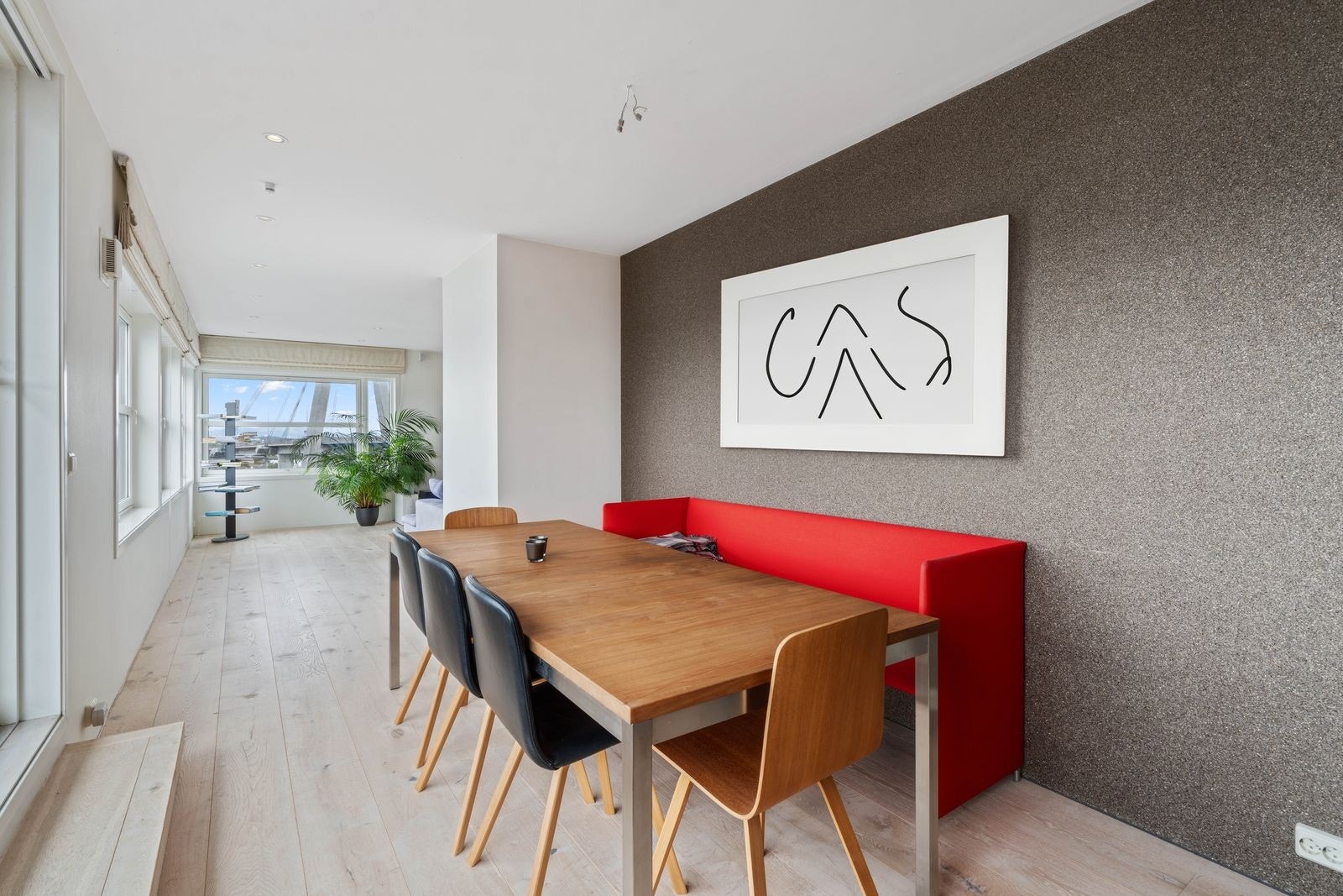 ah3OroAA.jpg Galleribilde