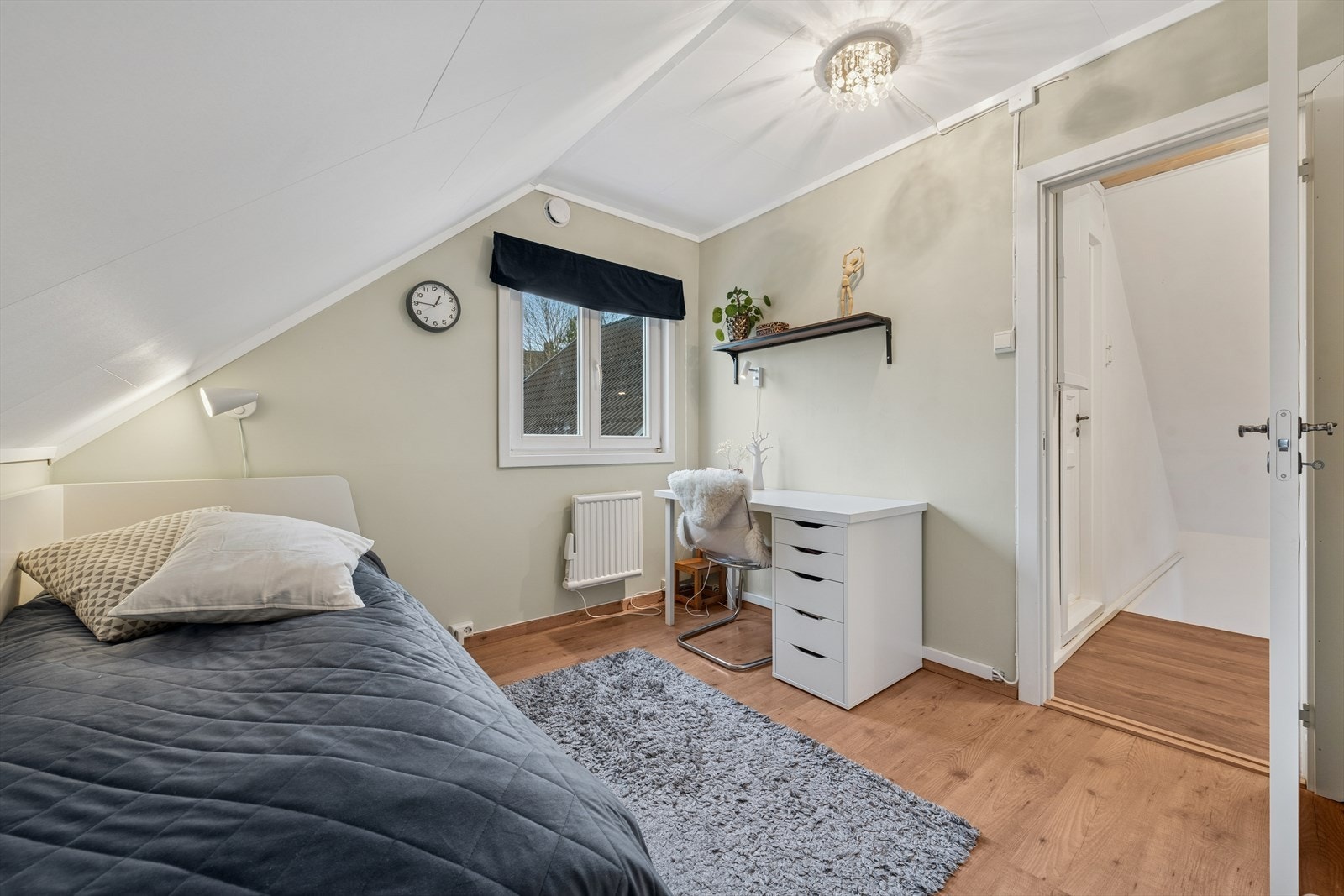 Soverom 3. Passer ypperlig som barnerom, gjesterom eller kontor. Galleribilde