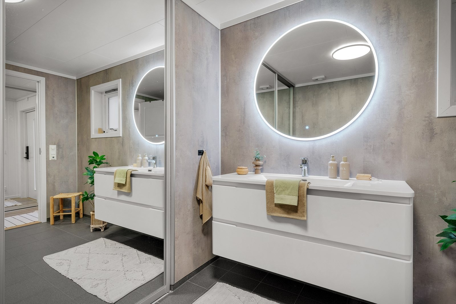 Lekkert og tidløst baderom fra 2022 Galleribilde