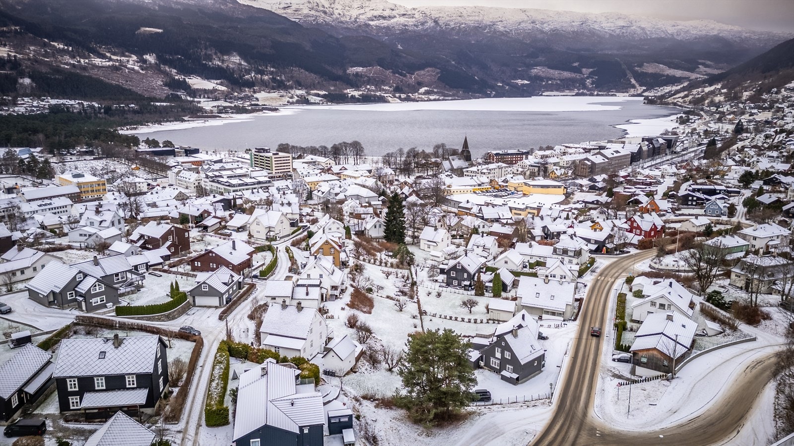 Voss er en destinasjon med et bredt spekter av aktiviteter året rundt: golfbane, fjellvandring, jakt og fiske, rafting og elvepadling, fjellklatring, vindtunnel og Vossabadet, samt et mangfold av luftsportsaktiviteter Galleribilde