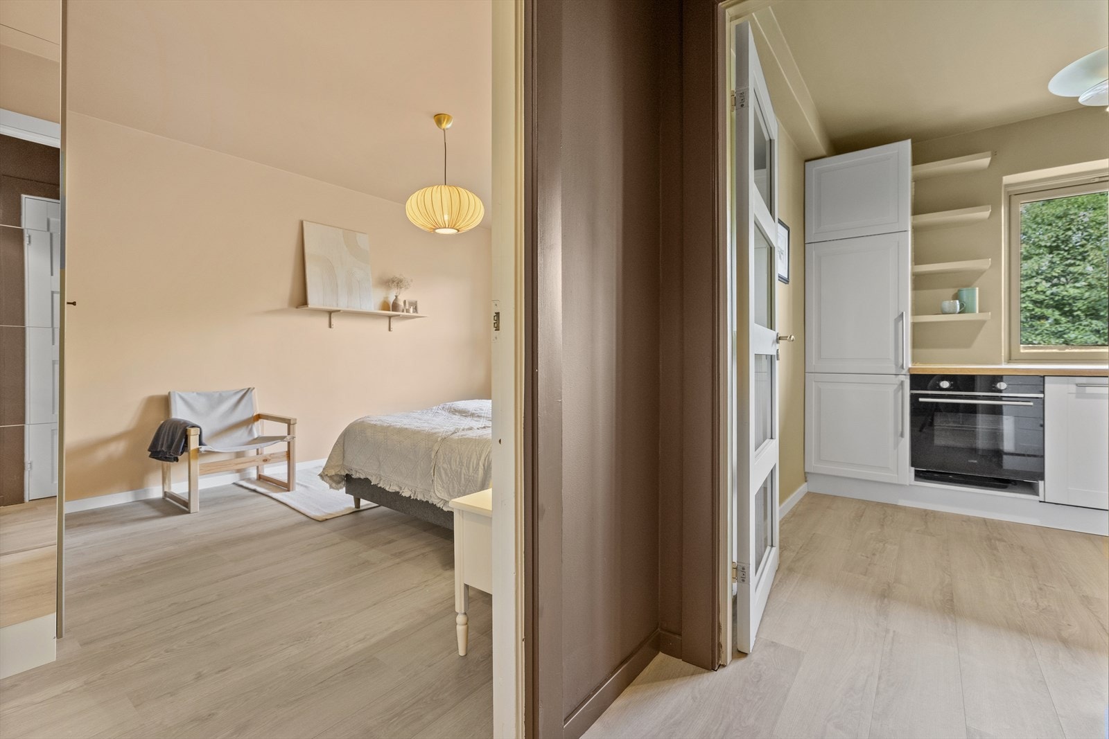 Enkelte beboere har bygget om tilsvarende leiligheter til 3-roms ved å flytte kjøkkenet til stuen. Galleribilde