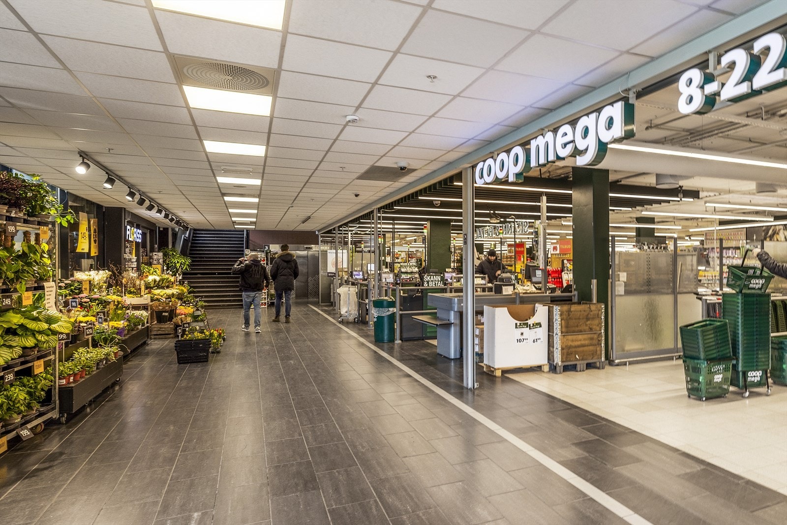 Carl Berner Torg åpnet i 2020 med en av Norges mest moderne Copp Mega butikker. De har også Vinmonopolet, apotek, Kiwi, blomsterhandel, hudpleie og frisør. Galleribilde