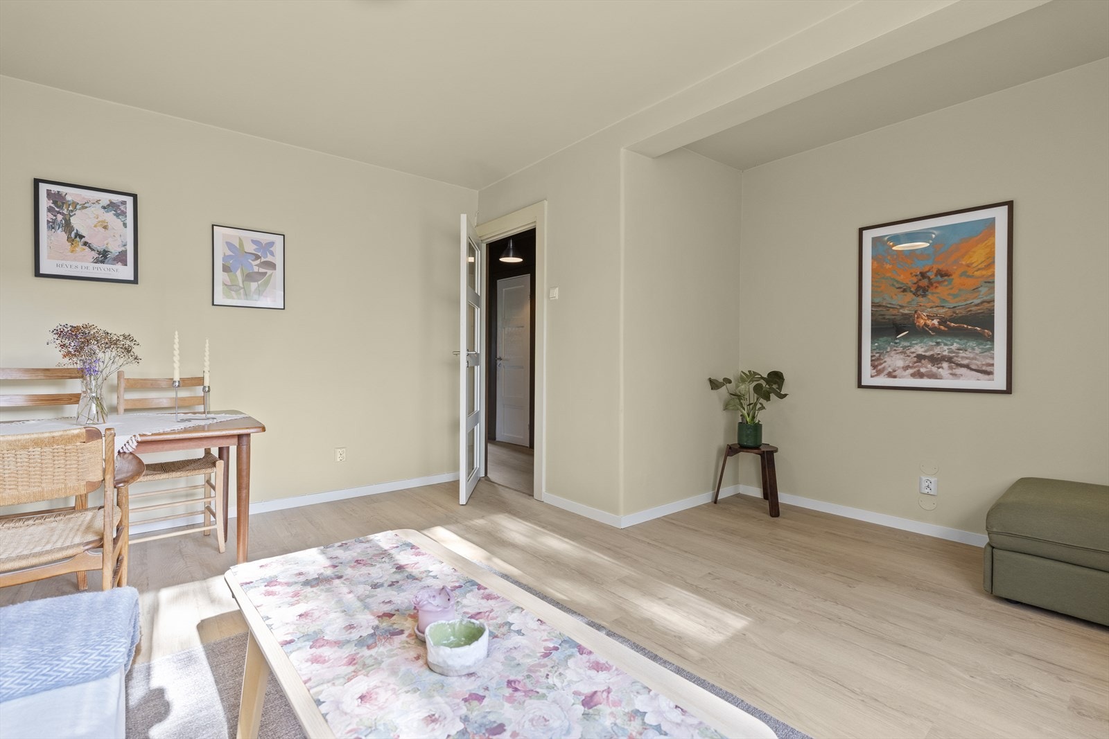 Nytt listverk på alle rom, lagt av Yani Construct AS. Galleribilde