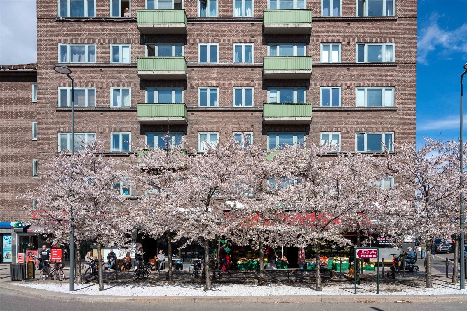 Carl Berner krysset er rett ved leiligheten og er et viktig knutepunkt i kollektivtrafikken i Oslo Galleribilde