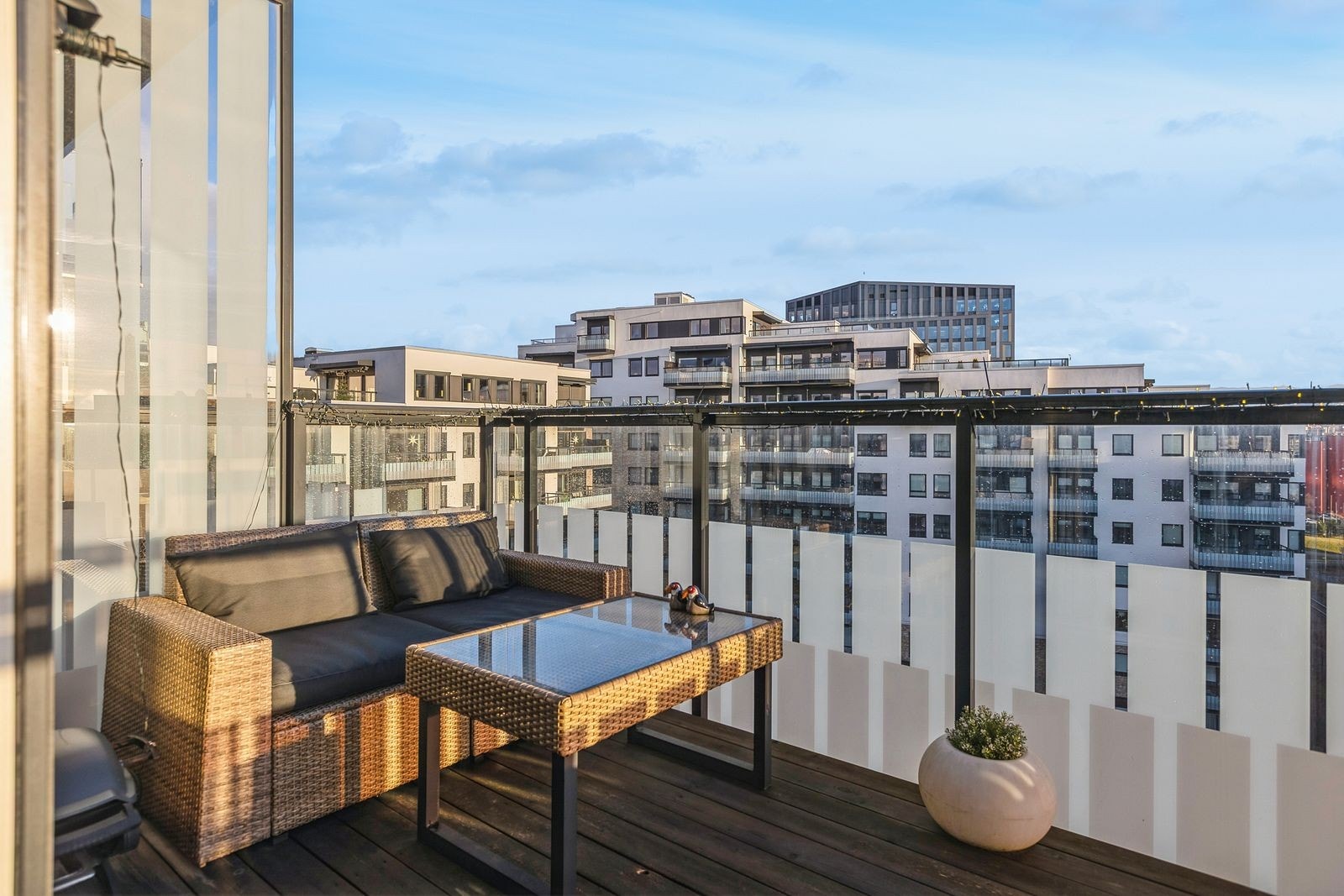 Romslig balkong Galleribilde