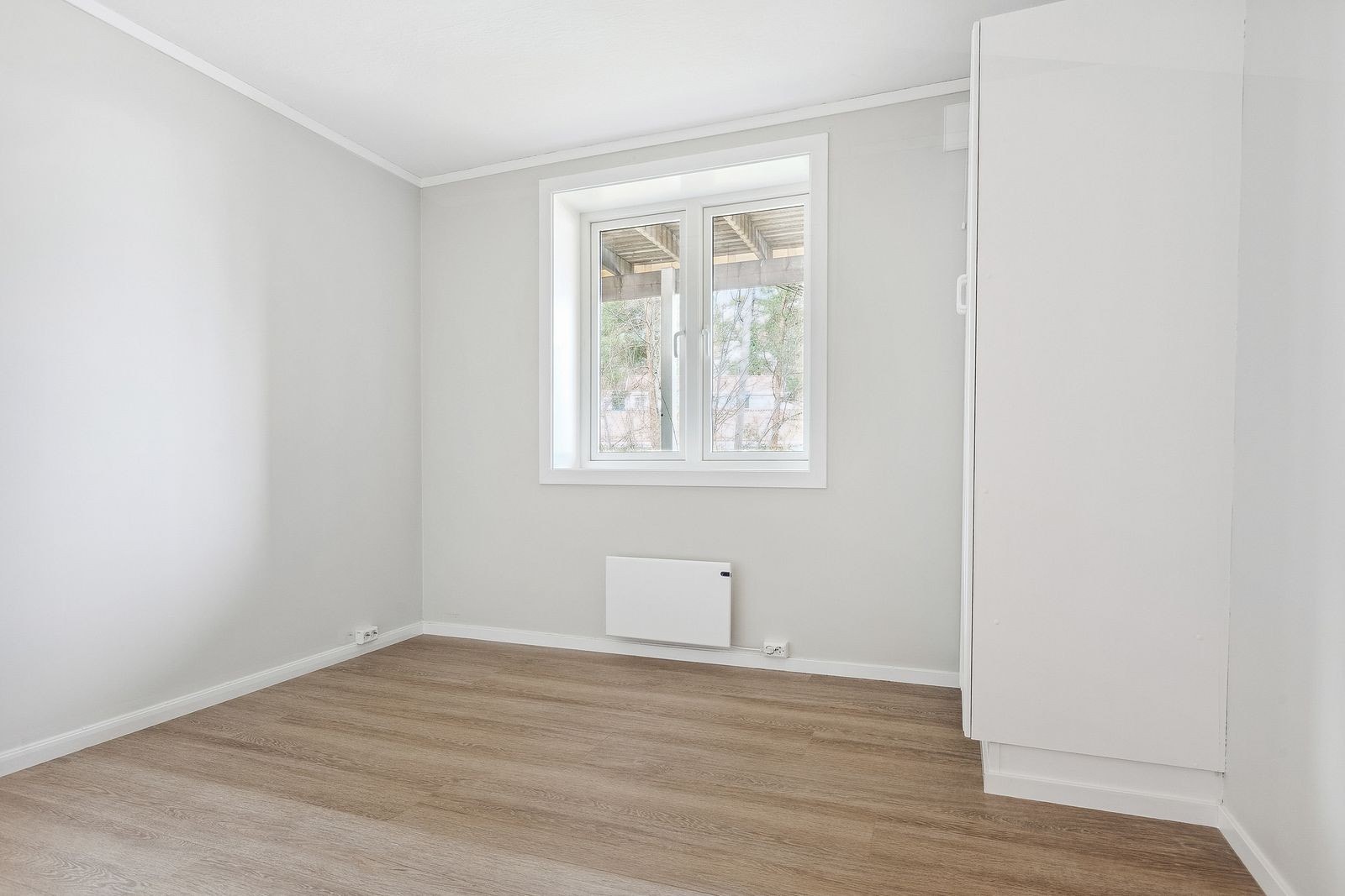 Soverom med garderobeskap Galleribilde