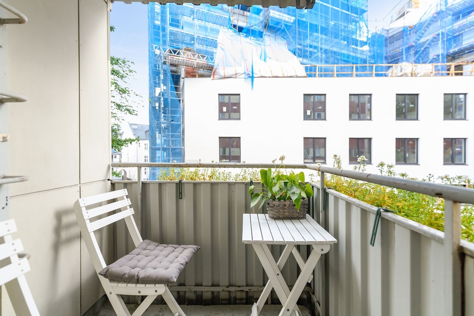 Fra stuen har man utgang til en sørøstvendt balkong. Galleribilde