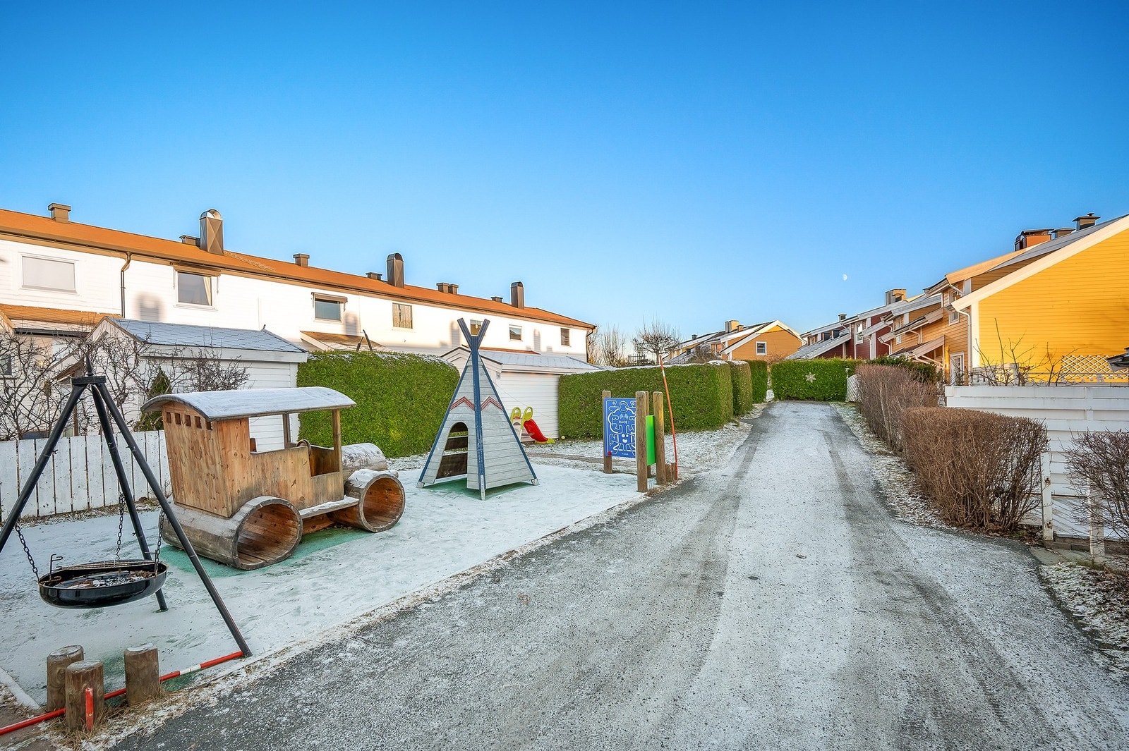 Fellesområdet har fine lekeplasser og trygge internveier. Galleribilde