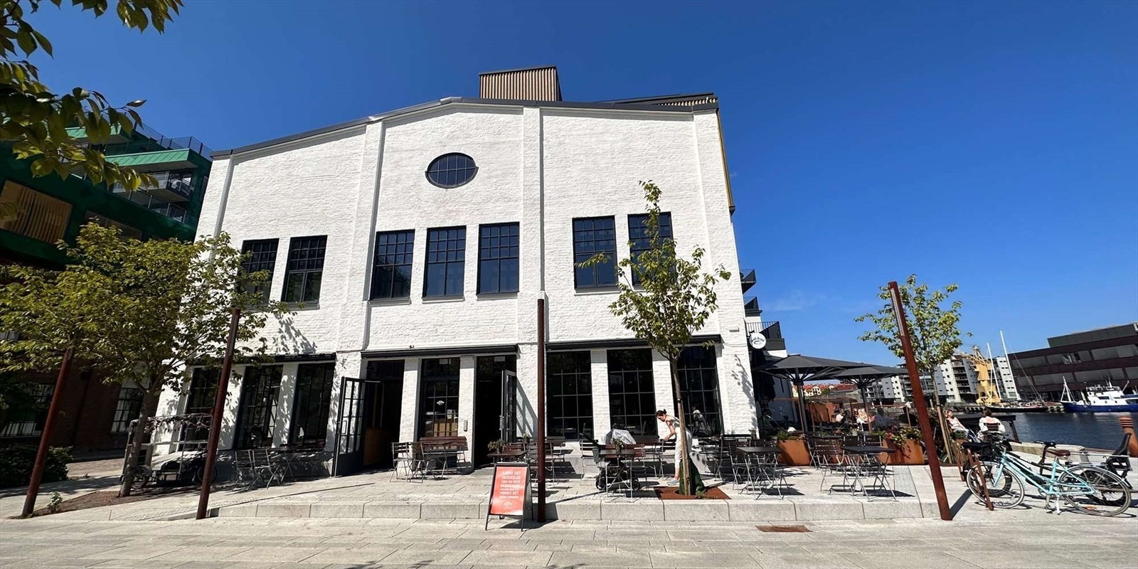 Ved Småpudden ligger populære Godt Brød, med fantastisk uteservering for varme dager!.jpg Galleribilde