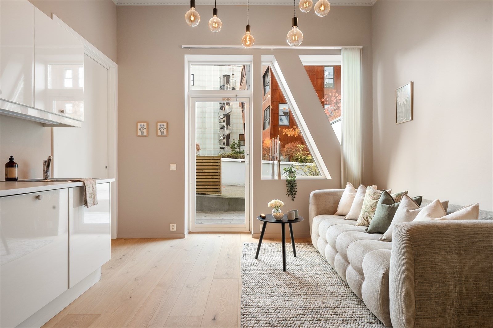 En lekker to-roms selveier leilighet med moderne kvaliteter og effektiv planløsning. Galleribilde