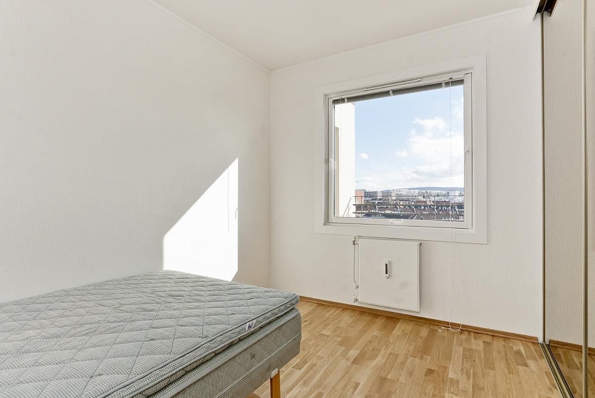 Soverom med skyvedørsgarderobe Galleribilde