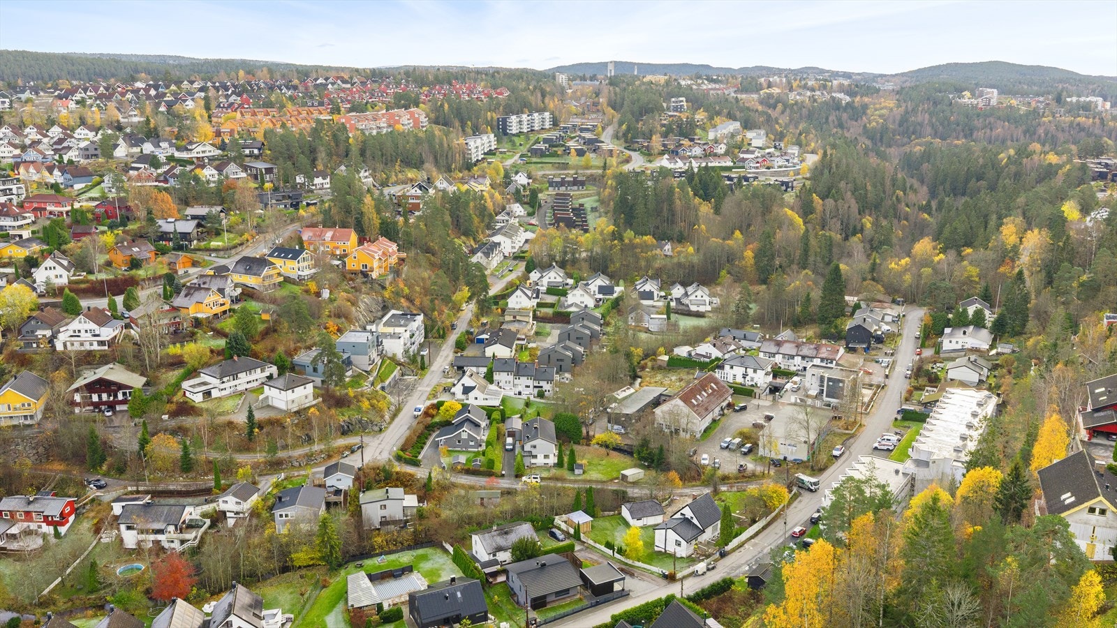 Skiløype og turstier ligger i nærheten, ideelt for friluftsliv og rekreasjon. Galleribilde