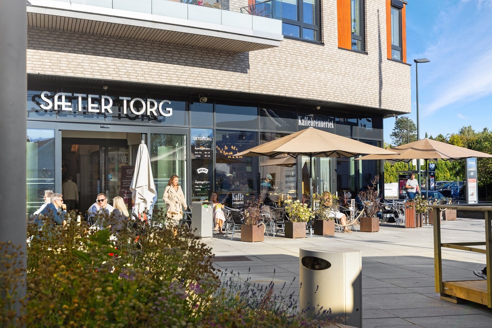 Boligen ligger i et naturskjønt område med kort avstand til lokale butikker og servicetilbud. Galleribilde