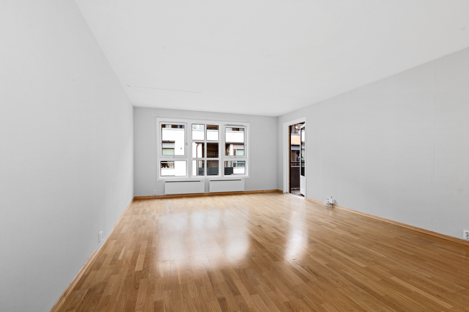 Stue med utgang til veranda Galleribilde