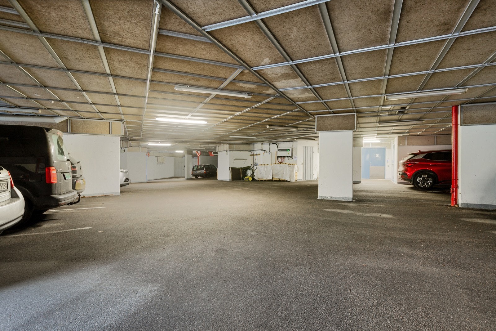 Garasjeanlegg - dog på denne leiligheten medfølger det plass i carport Galleribilde