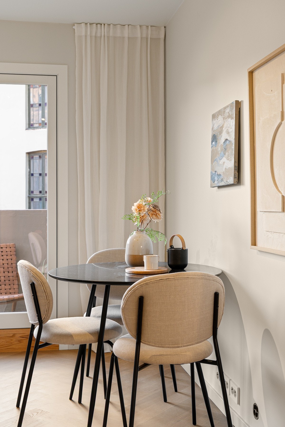 Tilbaketrukket og skjermer - i sin helhet vendt mot stille gårdsrom. Galleribilde