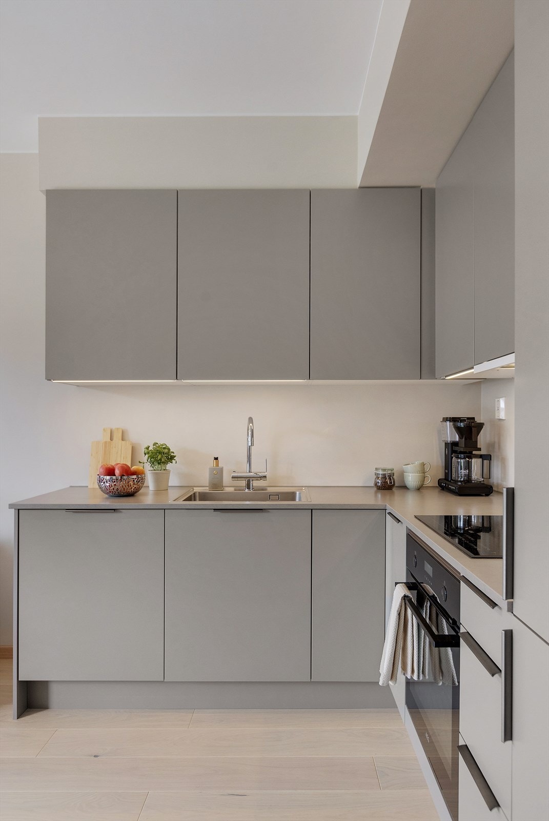 Her får du en god kombinasjon av benke- og skapplass. Galleribilde