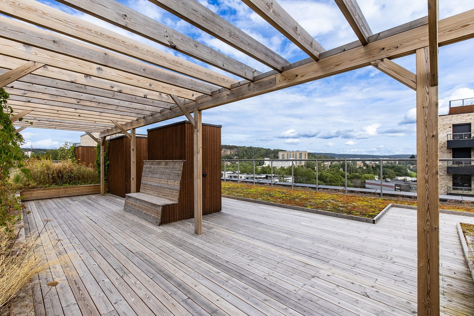 Borettslaget har flotte fellesarealer med takterrasse og diverse beplantning. Galleribilde