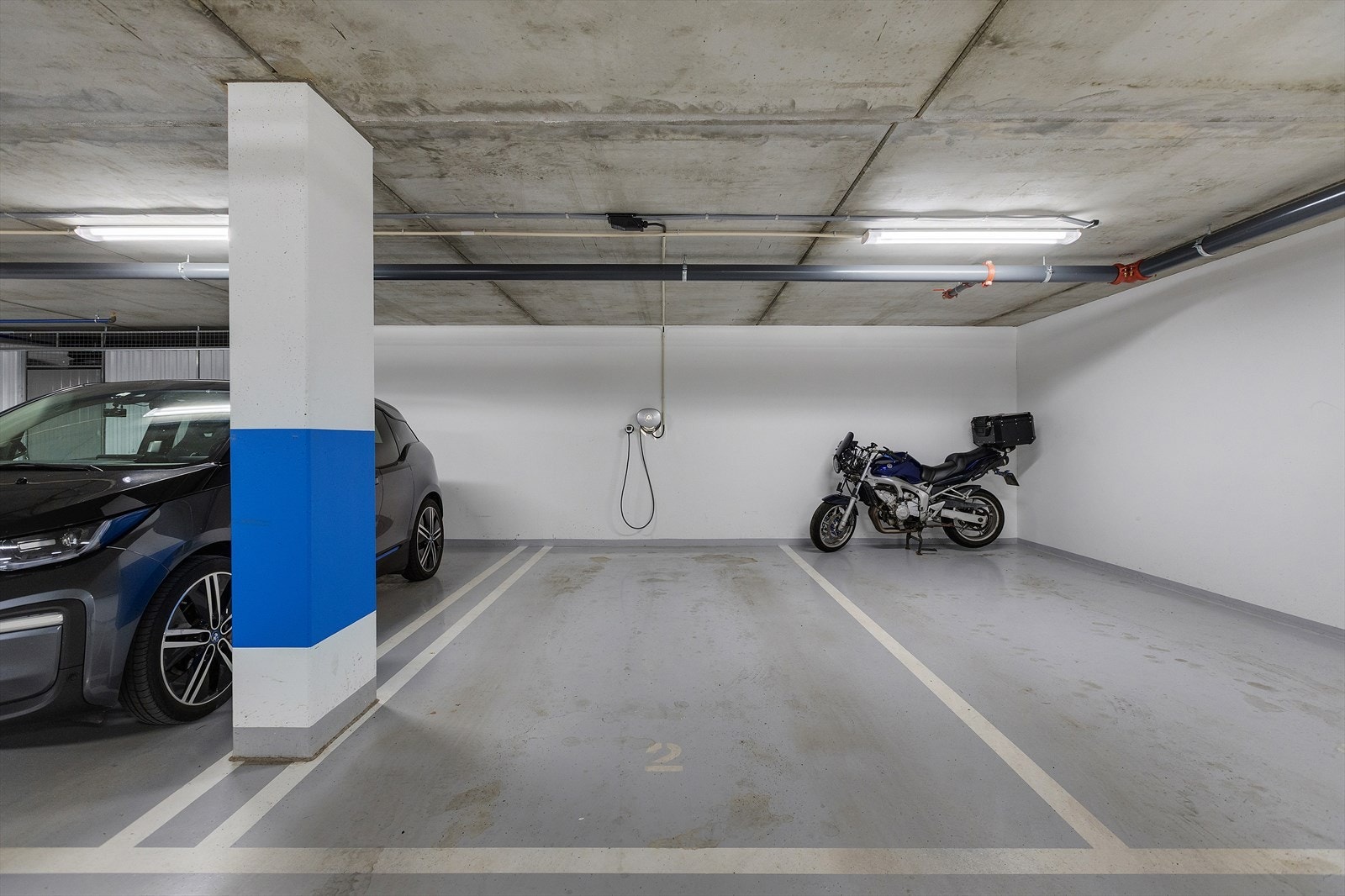 Med leiligheten følger det en garasjeplass i felles anlegg. Galleribilde